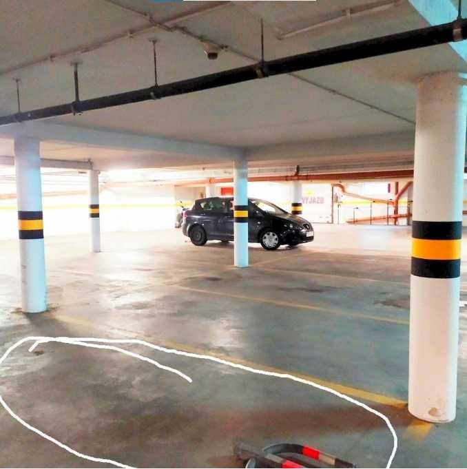 wynajmę miejsce parkingowe w garażu podziemnym Krzyki ul.Wietrzna 34