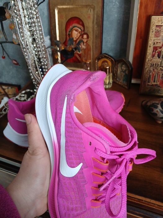 Оригінальні кросівкиNike ( є ньюанс)