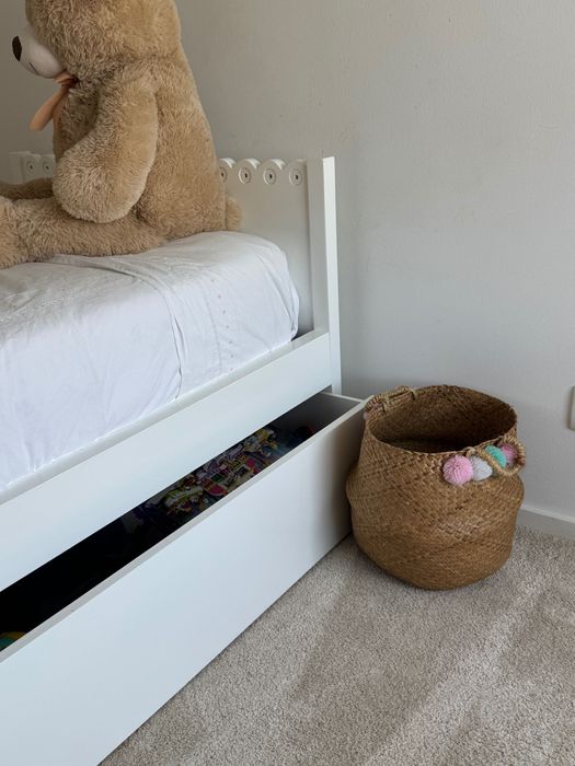 Cama de solteiro lacada branco