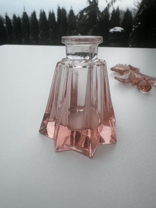 Flakonik na perfumy.     Bohemia, Czechy