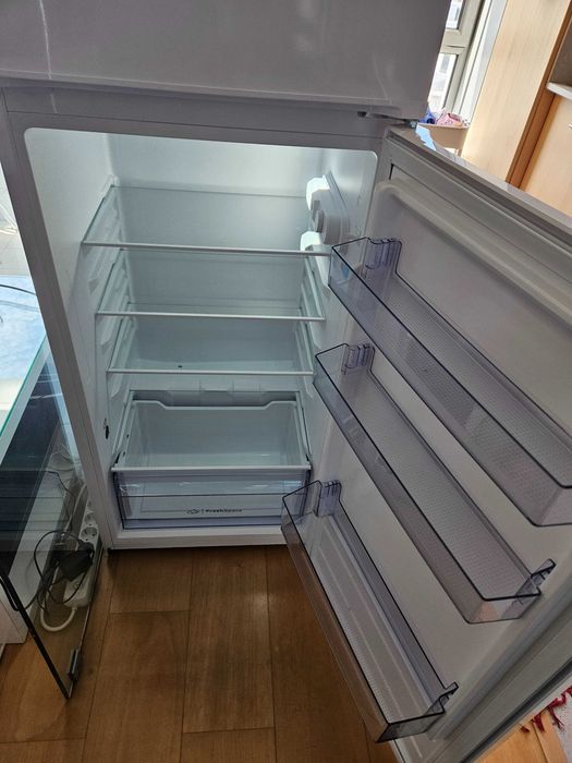 Frigorífico novo, com garantia