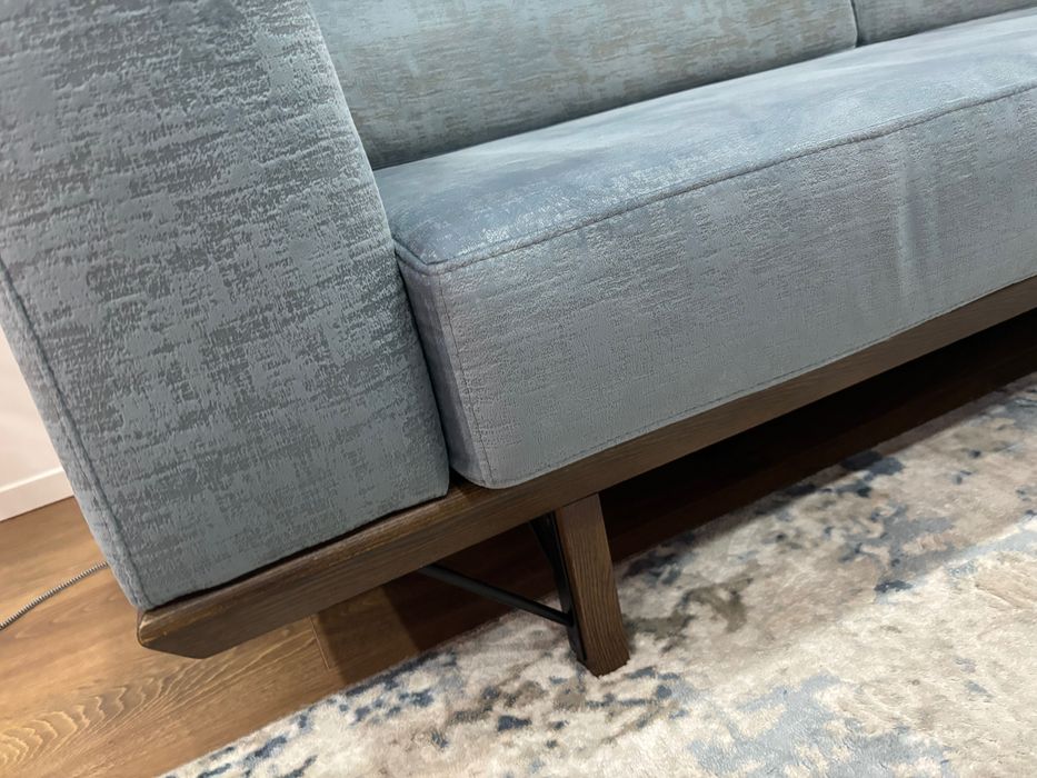 Sofá 4 lugares com puff tipo chaise longue