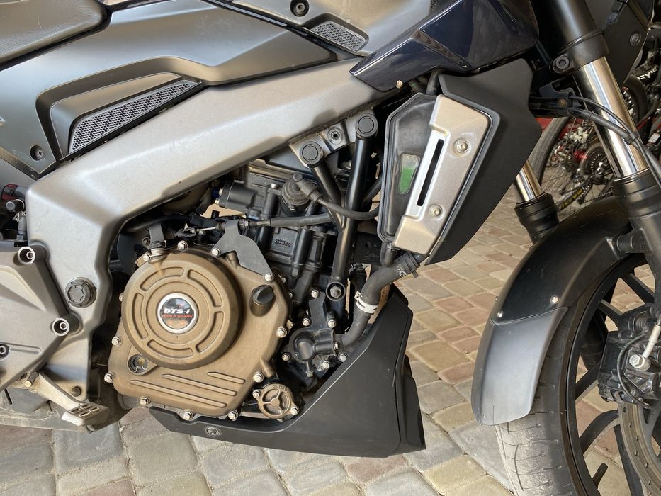 Мотоцилк Bajaj Dominar 400