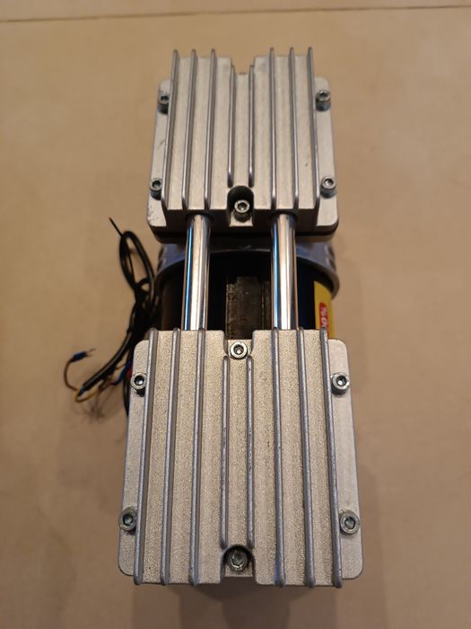 Kompresor bezolejowy sprężarka 550W 230V 8 bar 200l/min