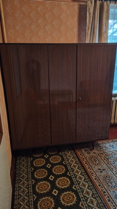 Szafa ubraniowa PRL na wysoki połysk