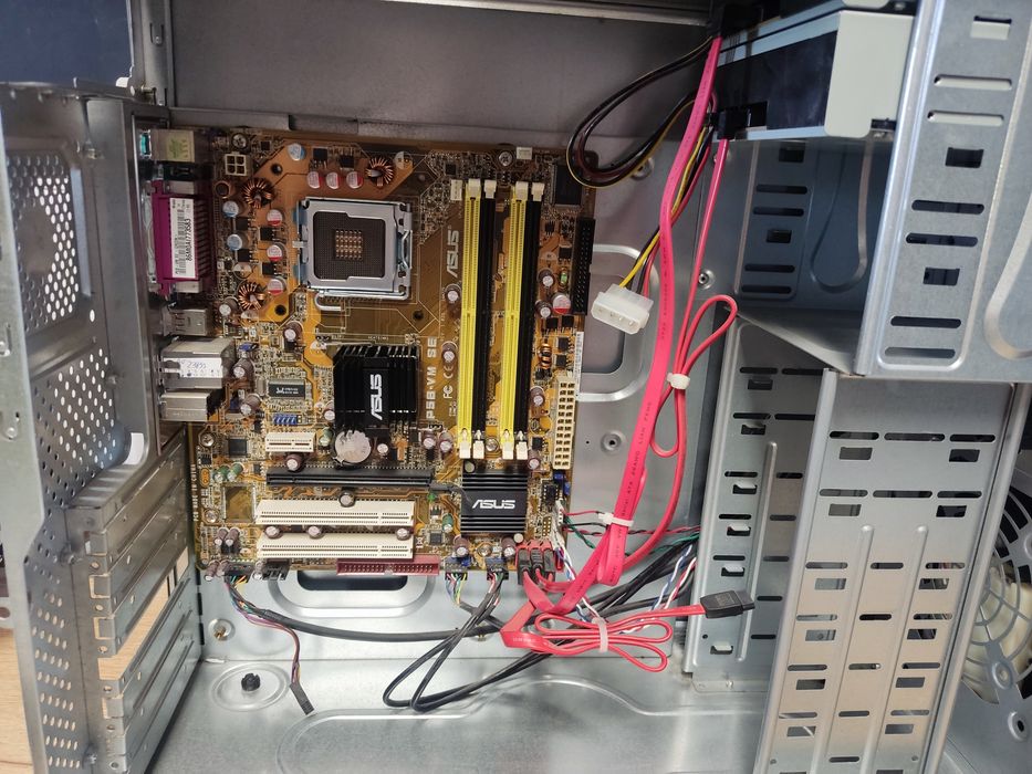Obudowa retro PC + płyta główna + 2x CD Rom