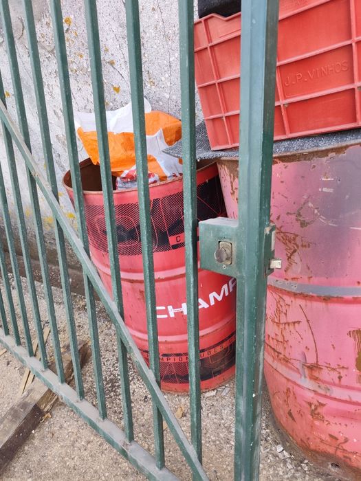Portão em ferro tratado.