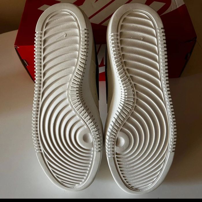 NiKE Court r. 42 ,5 - 27 ,5 cm buty