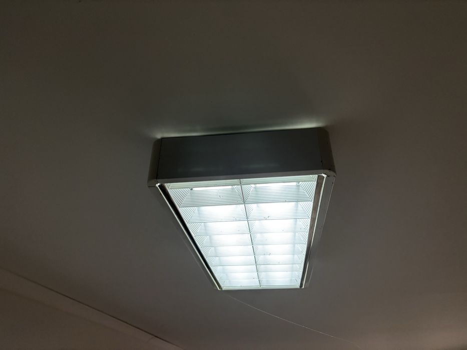 Candeeiro com lampadas florescentes