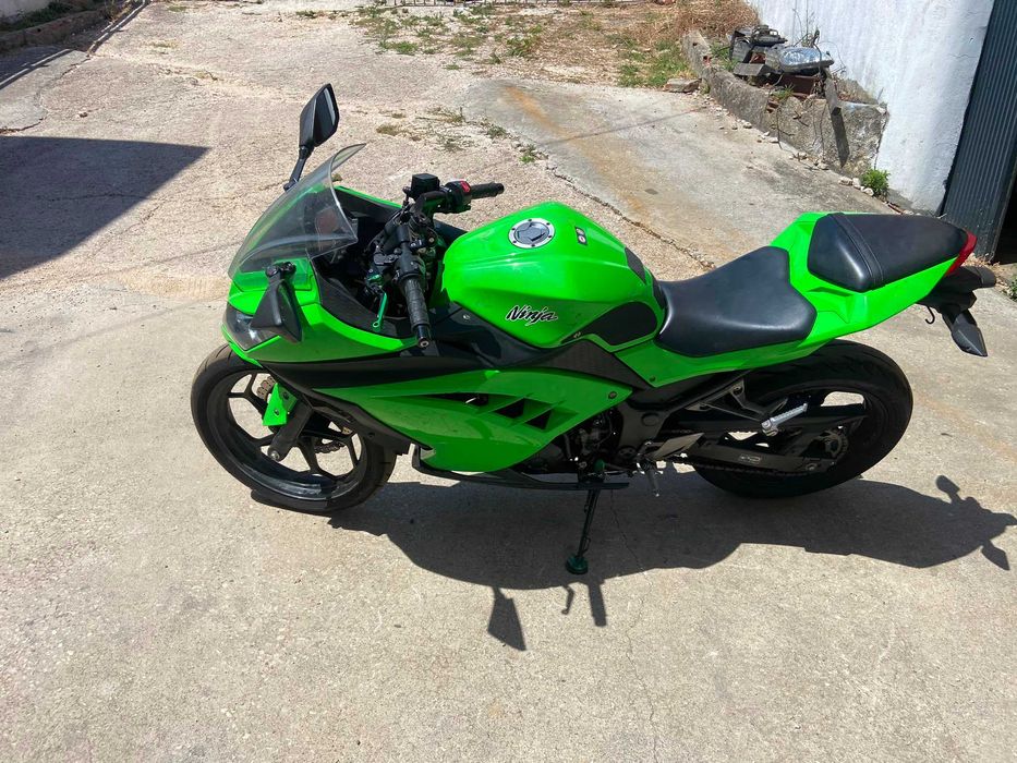 Kawasaki Ninja 300 – Ano 2013 – Impecável