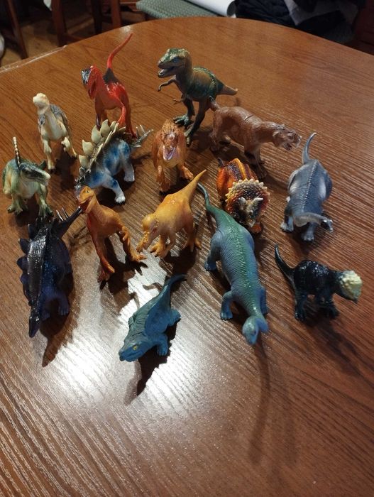 Dinozaury, gady prehistoryczne figurki gumowee