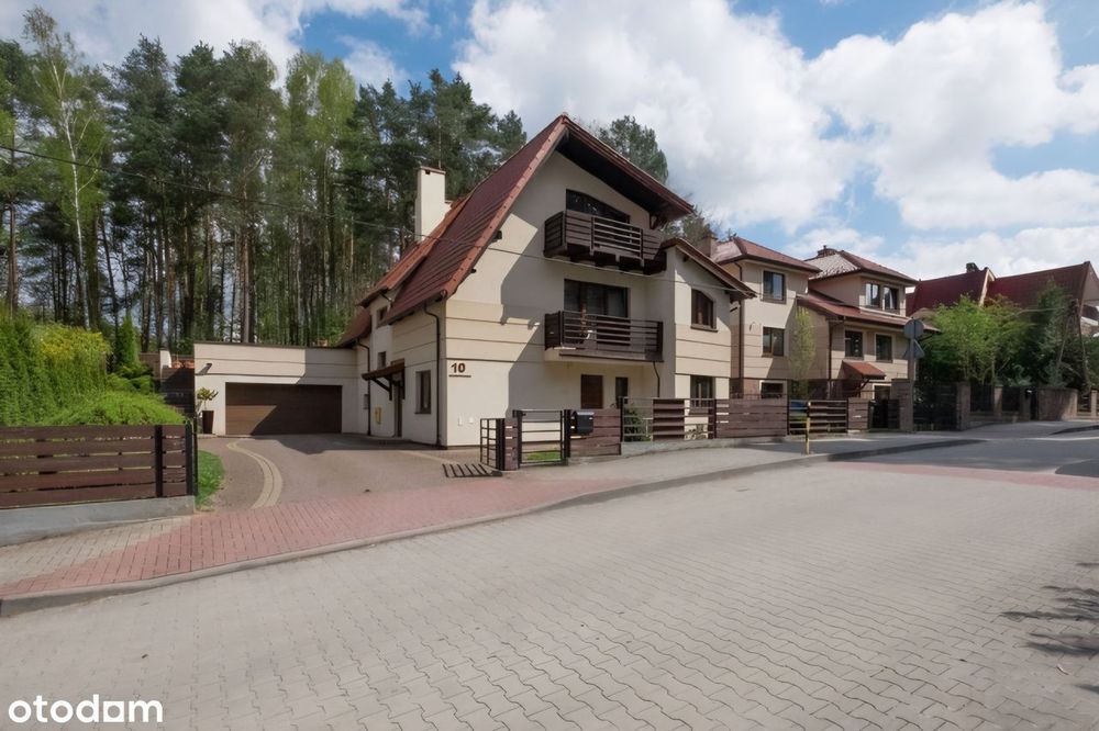 Duży dom w prestiżowej dzielnicy Olsztyna – 8 pokoi, garaż, taras