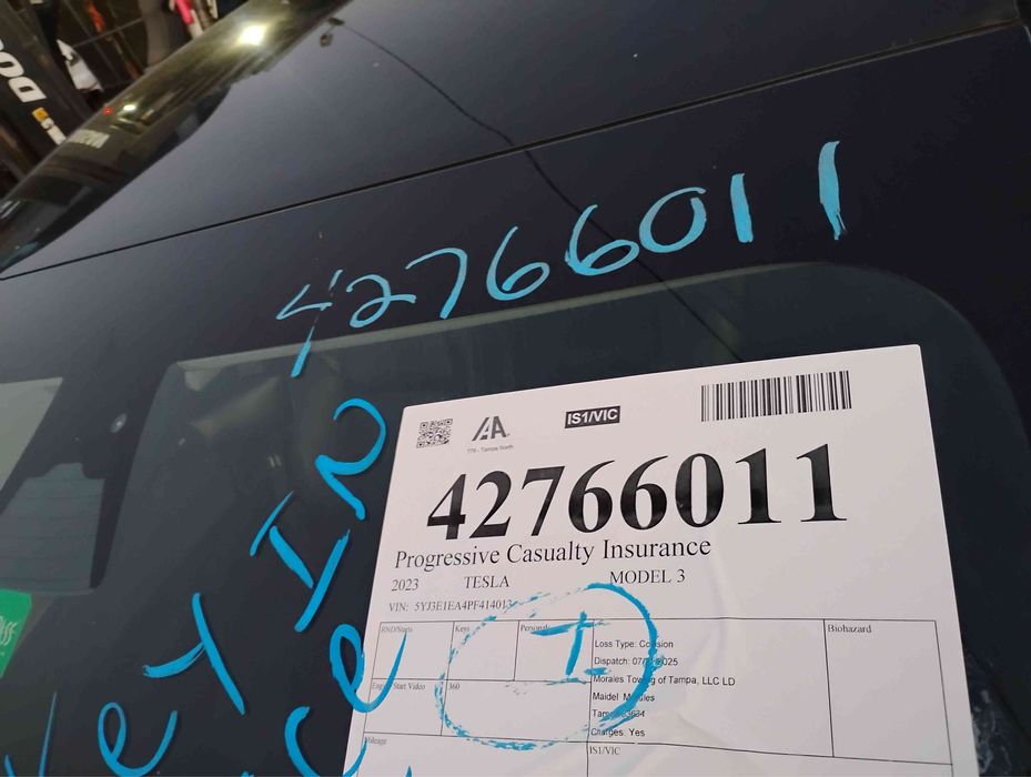 Тесла модел 3 2023 рік