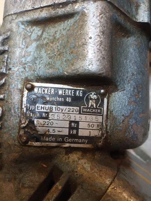 Młot wyburzeniowy Wacker