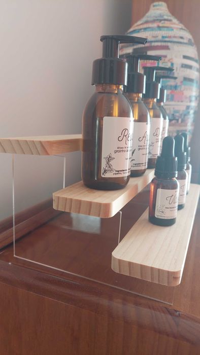 Suporte de exibição em acrílico e madeira