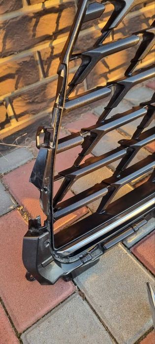 Решетка радиатора Б/У Lexus UX 250h