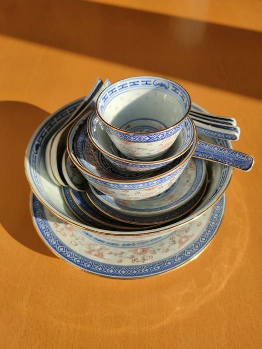Conjunto de loiça chinesa "Bago de arroz".