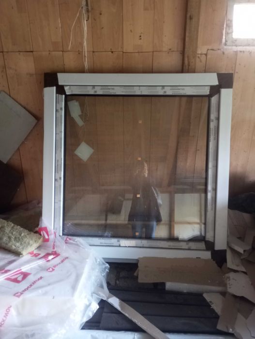 Okno PCV 1200 x 1200 w kolorze dąb bagienny