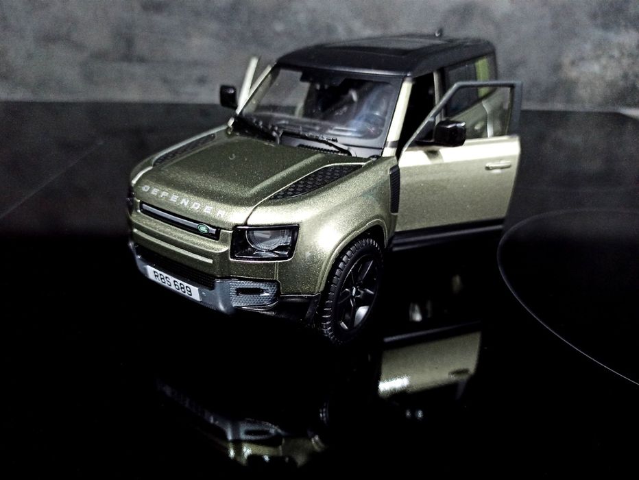 1:24 Land Rover Defender i Discovery