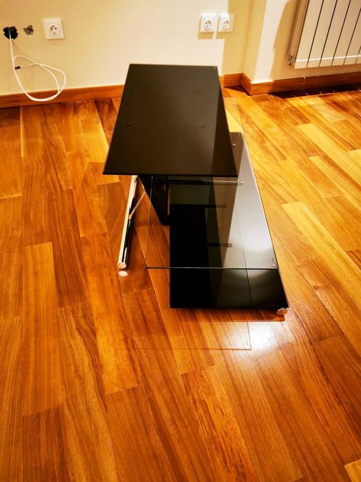 Móvel TV em vidro temperado como novo!!