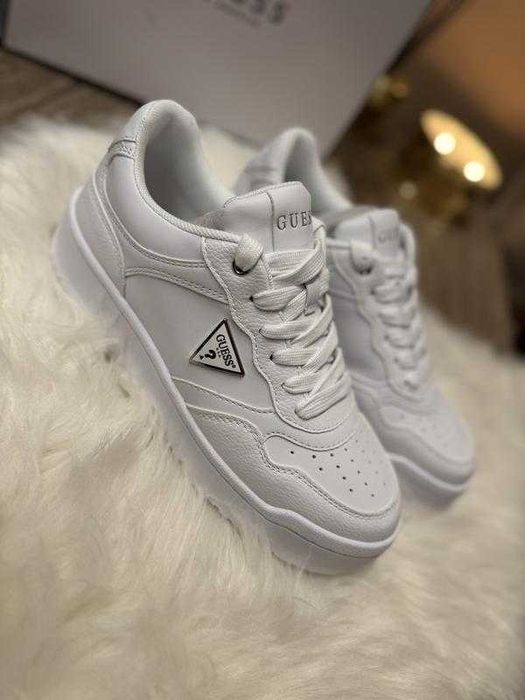 Кросівки Guess Miram . Оригінал.