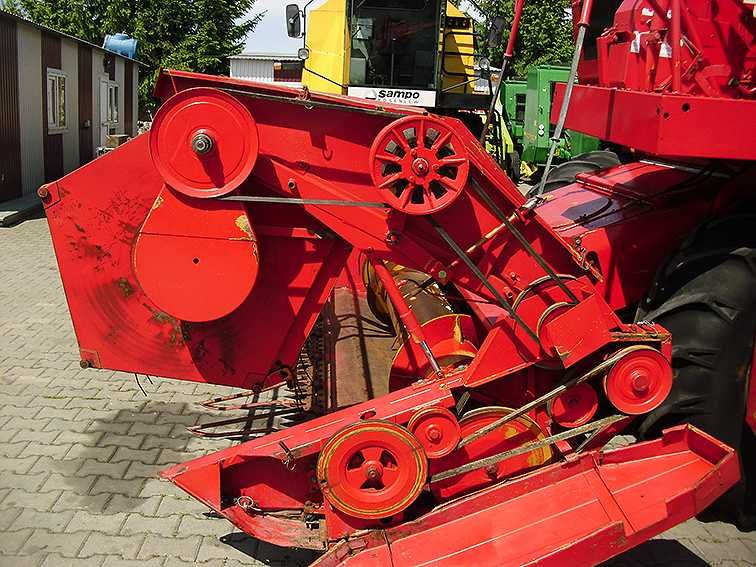 Зерноуборочный комбайн Massey Ferguson 430 (2)