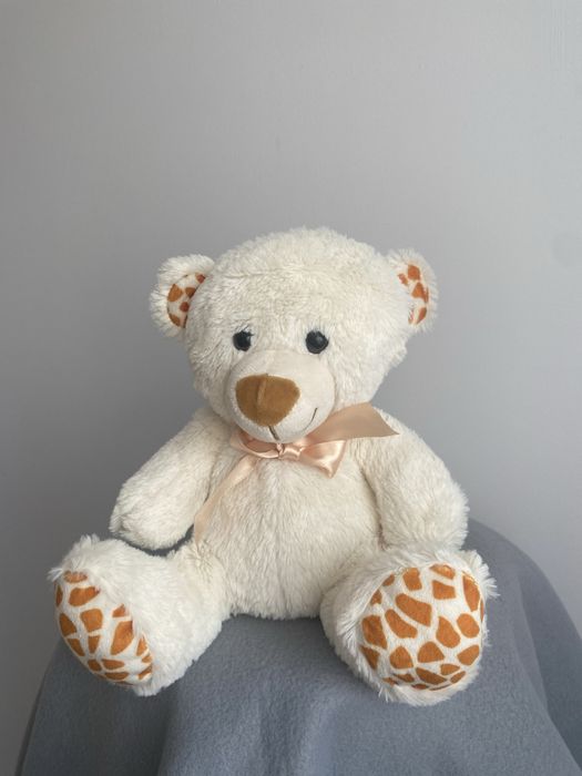 Auchan pluszowy miś maskotka miskek z kokardą