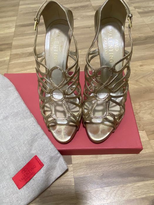 Вінтажні босоніжки Valentino Garavani