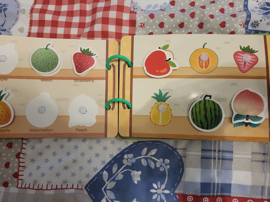 Książeczka na rzepy. Busy book. Montessori.