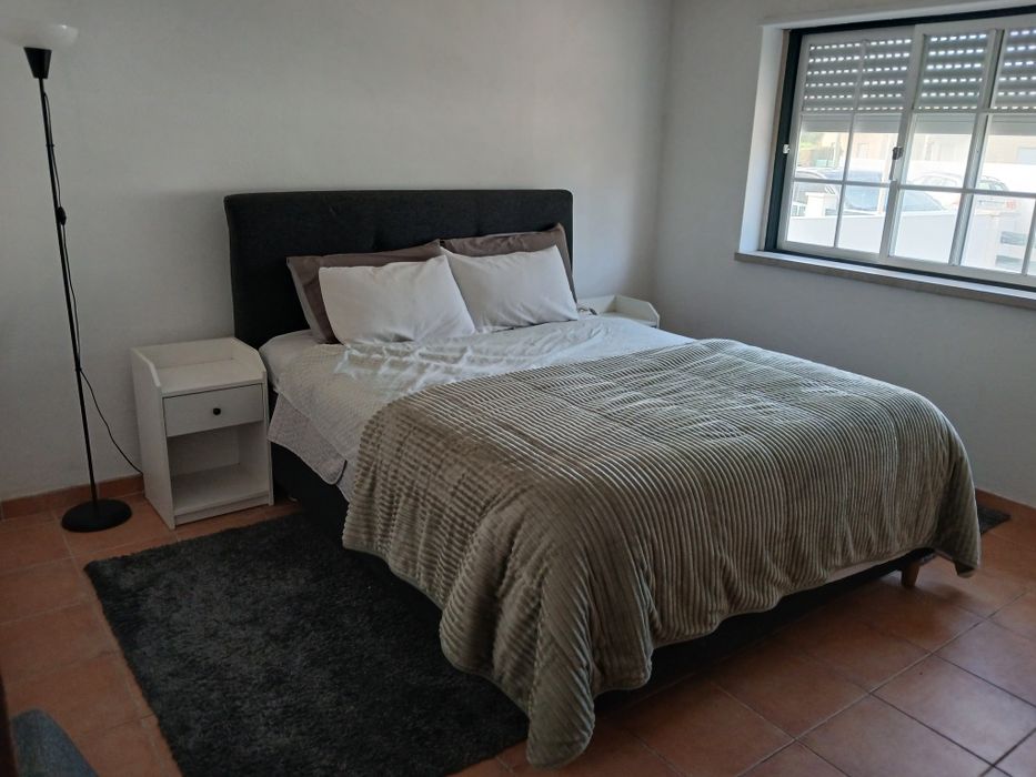 Alugo quarto no Magoito
