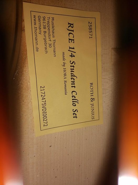 Violoncelo 1/4 Roth & Junius RJCE com caixa rígida e acessórios