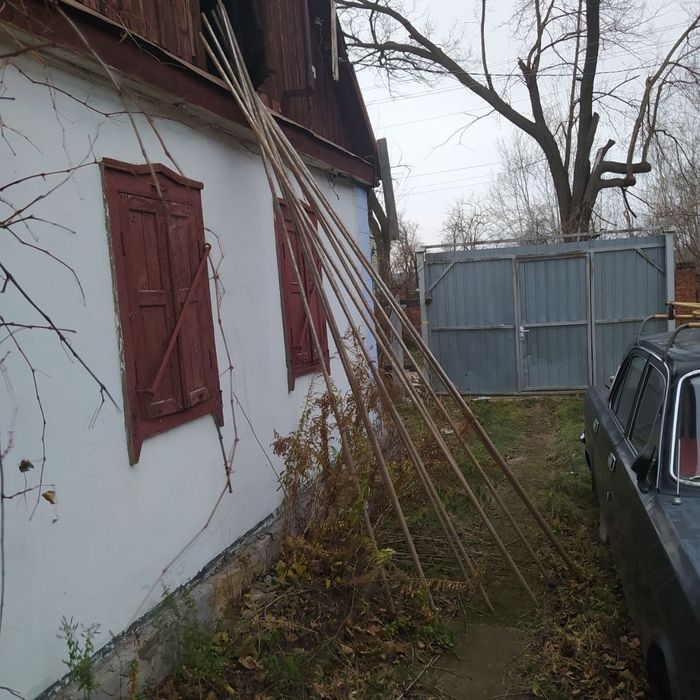 Арматура, уголки, кирпич, сетка, трубы, плитка