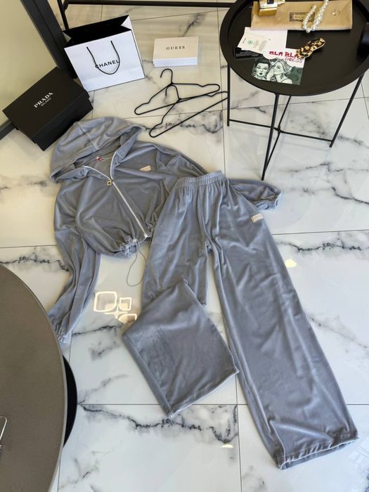 Велюровий костюм спортивний