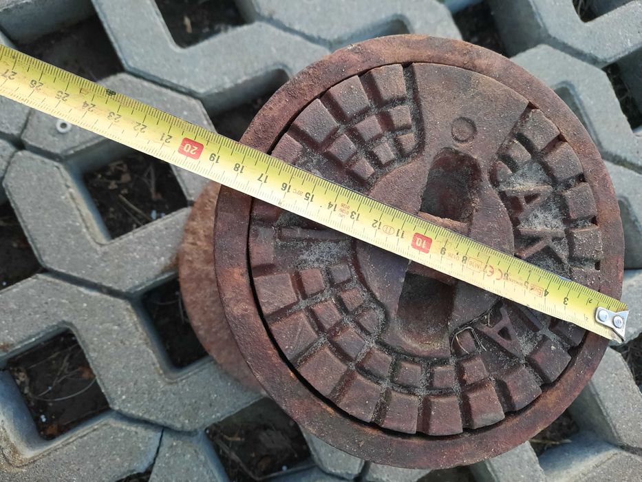 Właz żeliwny d 600 40 tonowy