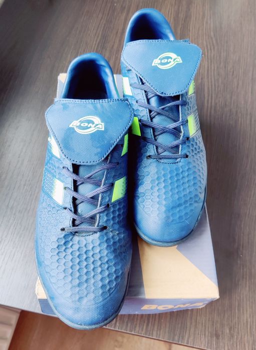 Кросівки Bona, з шипами