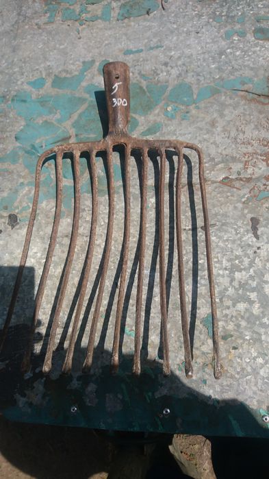 Вила, бармаки та лопати