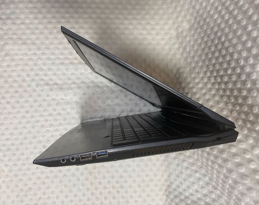 Ігровий ноутбук DREAM MACHINES