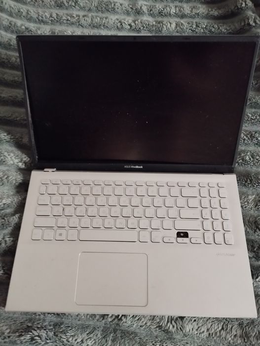 Продам ноутбук з битою матрицею asus  x512u