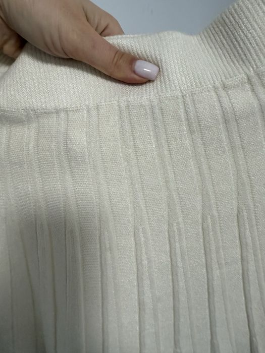 Спідниця нова молочна в рубчик