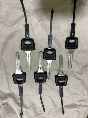 замки двери багажника ваз 2103.2106 новые ссср хром