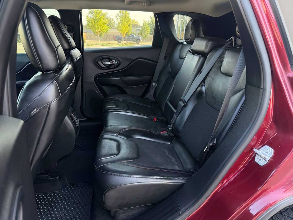 Jeep Cherokee Trailhawk      2021