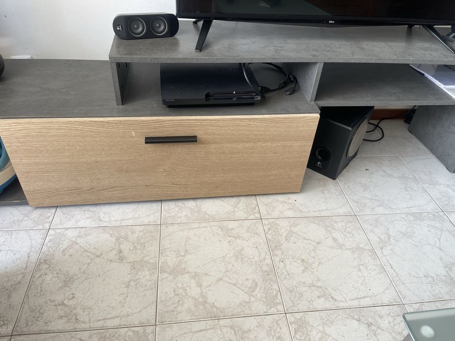Vendo moveis em bom estado.