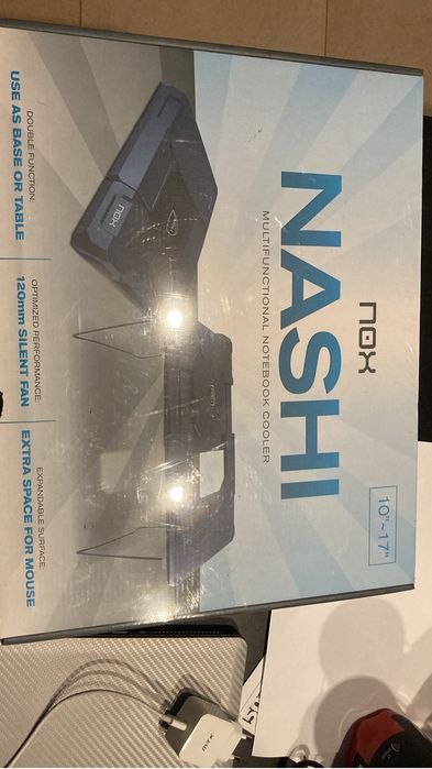 Base ventilada Nox Nashi para portáteis até 17 polegadas, na cor preta