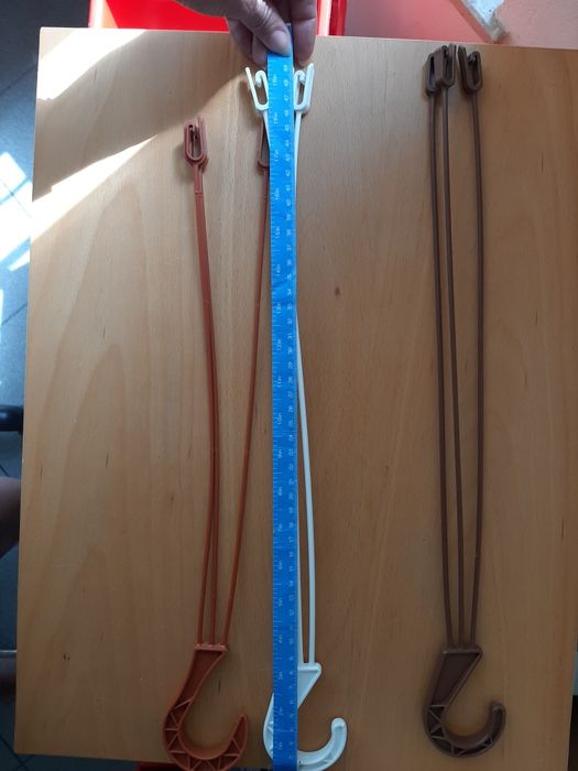 Plastikowe zaczepy, haczyki do wiszących donic 3 sztuki+ 1 gratis