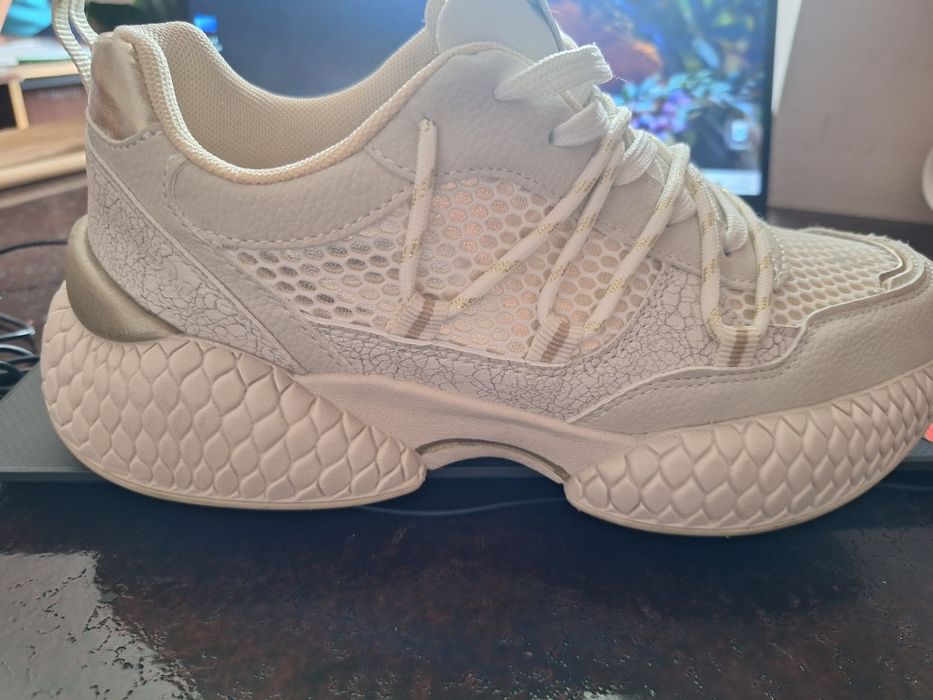 Кросівки жіночі, пілдіткові