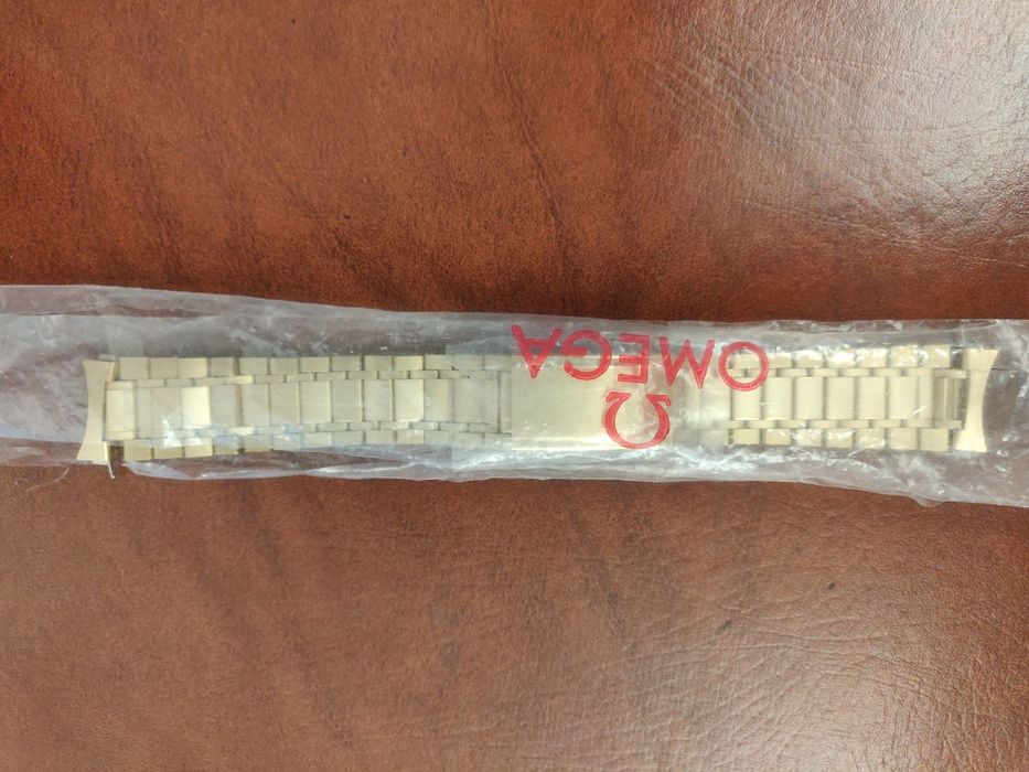 Bracelete Omega em aço plaqueada a ouro