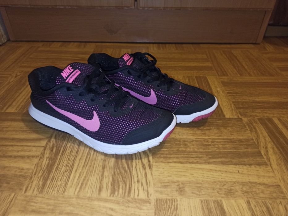 Кросівки жіночі Nike