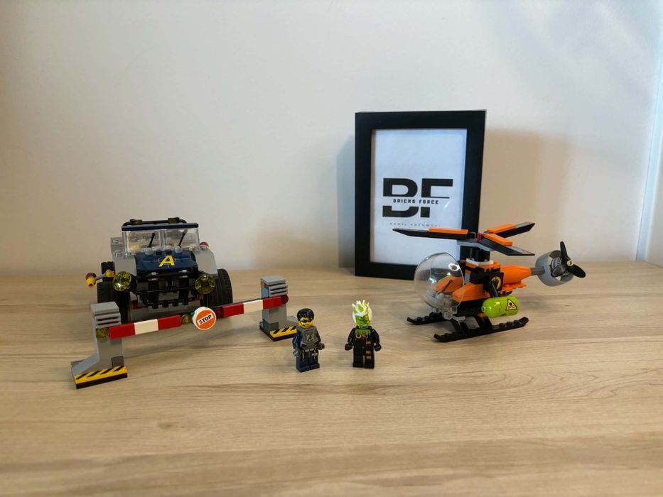 Lego agents 8969 4-wheeling pursuit