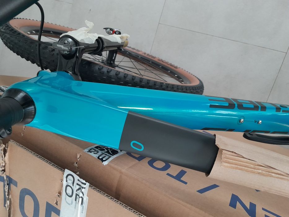 Nowy Cube Reaction C:62 One carbon'n'white ,aquamarine´n´black M /L/XL