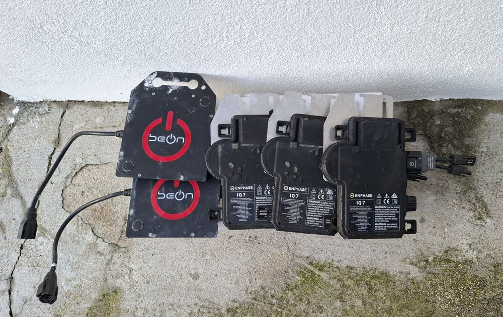 Painéis Solares com micro-inversores e cabos de ligação, só instalar